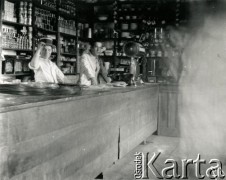 1928, Misiones, Argentyna
Pracownicy sklepu
Fot. Stanisław Pyzik, Biblioteka Polska im. Ignacego Domeyki