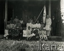1928, Misiones, Argentyna
Dzieci z opiekunami
Fot. Stanisław Pyzik, Biblioteka Polska im. Ignacego Domeyki