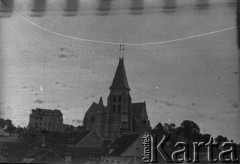 Po 1945, Francja.
Panorama miasta. Fotografia wykonana przez Marię Świeczewską lub jej męża Karola podczas ich podróży rowerowej po Francji. Oboje po wojnie wyemigrowali do Argentyny. Małżeństwo przyjaźniło się z pisarzem Witoldem Gombrowiczem.
Fot. NN, kolekcja Marii Świeczewskiej-Wańke, zbiory Biblioteki Polskiej im. Ignacego Domeyki w Buenos Aires (Biblioteca Polaca Ignacio Domeyko), reprodukcje cyfrowe w Ośrodku KARTA w Warszawie