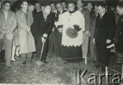 4.05.1957, Martin Coronado, Argentyna.
Uroczyste rozpoczęcie budowy kaplicy i klasztoru franciszkanów (później ten teren, który stał się ośrodkiem polskiego duszpasterstwa w Argentynie, został nazwany 