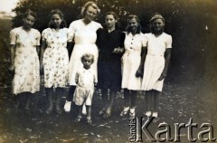 Brak daty, brak miejsca.
Fotografia rodzinna.
Fot. NN, kolekcja Zofii i Alojzego Brudzińskich, zbiory  Archiwum Ojców Franciszkanów w Polskiej Misji Katolickiej w Martin Coronado, reprodukcje cyfrowe w  Bibliotece Polskiej im. Ignacego Domeyki w Buenos Aires (Biblioteca Polaca Ignacio Domeyko) i w Ośrodku KARTA w Warszawie