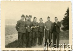 Lata 40., Feldkirch, Austria.
Wiesława Szafik (druga z lewej) ze znajomymi.
Fot. NN, zbiory Juana Ludvica Figny, reprodukcje cyfrowe w Bibliotece Polskiej im. Ignacego Domeyki w Buenos Aires (Biblioteca Polaca Ignacio Domeyko) i w Ośrodku KARTA w Warszawie.