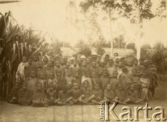 14.08.1929, Kimpangu, Kongo.
Polski redemtorysta ojciec Alfred Muller z ochrzczonymi przez siebie dziewczętami. Oryginalny podpis: 