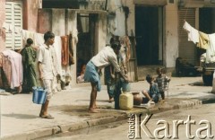 1997-1998, prawdopodobnie Kalkuta, prowincja Zachodni Bengal, Indie.
Realizacja filmu dokumentalnego ''Kiniarze z Kalkuty
