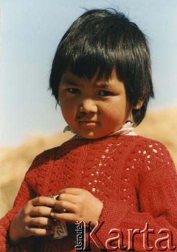 Lata 90., Kazachstan.
Portret dziewczynki.
Fot. Mikołaj Nesterowicz, zbiory Ośrodka KARTA