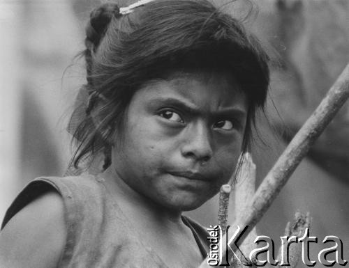 Lata 90., Nikaragua.
Dziewczynka.
Fot. Mikołaj Nesterowicz, zbiory Ośrodka KARTA