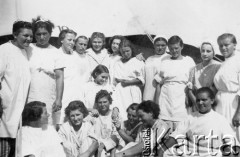 1942, Teheran, Iran.
Pielęgniarki z wojskowego szpitala, w którym pracowała Irena Osadzińska.
Fot. NN, kolekcja Ireny Osadzińskiej, reprodukcje cyfrowe w Ośrodku KARTA