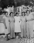 1942, Teheran, Iran.
Irena Osadzińska (w środku) z koleżankami z wojskowego szpitala.
Fot. NN, kolekcja Ireny Osadzińskiej, reprodukcje cyfrowe w Ośrodku KARTA