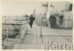 Kwiecień 1936, Gdynia, woj. pomorskie, Polska.
Mężczyzna spacerujący na pokładzie statku pasażerskiego MS 