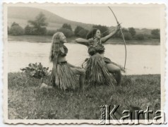 Lata 30., Beremiany, woj. tarnopolskie, Polska.
Dziewczęta w strojach hawajskich. Od lewej: Maria 
