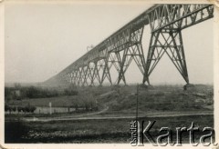 Lata 30., prawdopodobnie Polska.
Most kolejowy.
Fot. NN, kolekcja Teresy Somkowicz, reprodukcje cyfrowe w Ośrodku KARTA