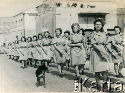 20 maja 1946, Nazaret, Palestyna.
Defilada 1 kompanii Junackiej Szkoły Powszechnej. 
Fot. NN, kolekcja Aliny Inez Złotogórskiej, reprodukcje cyfrowe w Ośrodku KARTA