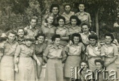 Październik 1946, Nazaret, Palestyna.
Uczennice klasy II 