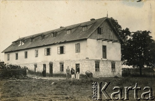 1927, Solec-Zdrój, woj. kieleckie, Polska.
Prawdopodobnie budynek mieszkalny dla pracowników uzdrowiska, nazywany potocznie 