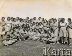 1943, Jenin, Palestyna.
Uczennice liceum w Szkole Młodszych Ochotniczek. 
Fot. NN, kolekcja Ireny Wolickiej-Wolszleger, reprodukcje cyfrowe w Ośrodku KARTA