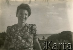 1946, Egipt. 
Waleria Wiśniowiecka z domu Ćwirko (starsza siostra Ireny Wolickiej-Wolszleger), w czasie II wojny światowej ochotniczka z Pomocniczej Służby Kobiet.
Fot. NN, kolekcja Ireny Wolickiej-Wolszleger, reprodukcje cyfrowe w Ośrodku KARTA