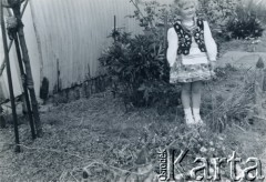Koniec lat 40., prawdopodobnie Anglia, Wielka Brytania.
Dziewczynka w stroju ludowym.
Fot. NN, kolekcja: Polska Misja Katolicka, reprodukcje cyfrowe w Ośrodku KARTA