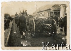 Lata 30., Pińsk, woj. poleskie, Polska.
Pogrzeb marynarza Flotylli Pińskiej.
Fot. A.Górski, kolekcja Kazimierza Redzeja, zbiory Fundacji Ośrodka KARTA