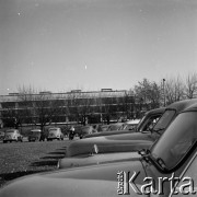 Lata 60., Warszawa, Polska.
Tor wyścigów konnych Służewiec, n/z parking.
Fot. Marek Zürn, zbiory Fundacji Ośrodka KARTA