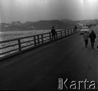 03.1963, Wyszogród, Polska.
Powódź, n/z drewniany most i zator lodowy na Wiśle.
Fot. Marek Zürn, zbiory Fundacji Ośrodka KARTA