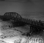 03.1963, Wyszogród, Polska.
Powódź, n/z drewniany most i zator lodowy na Wiśle.
Fot. Marek Zürn, zbiory Fundacji Ośrodka KARTA