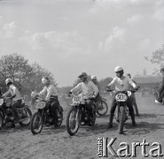 Lata 60., Warszawa, Polska.
Zawody motocrossowe.
Fot. Marek Zürn, zbiory Fundacji Ośrodka KARTA