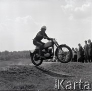 Lata 60., Warszawa, Polska.
Zawody motocrossowe.
Fot. Marek Zürn, zbiory Fundacji Ośrodka KARTA