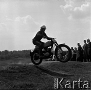 Lata 60., Warszawa, Polska.
Zawody motocrossowe.
Fot. Marek Zürn, zbiory Fundacji Ośrodka KARTA