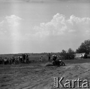 Lata 60., Warszawa, Polska.
Zawody motocrossowe.
Fot. Marek Zürn, zbiory Fundacji Ośrodka KARTA