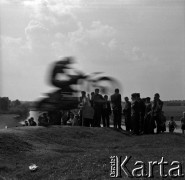 Lata 60., Warszawa, Polska.
Zawody motocrossowe.
Fot. Marek Zürn, zbiory Fundacji Ośrodka KARTA