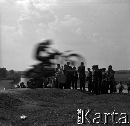 Lata 60., Warszawa, Polska.
Zawody motocrossowe.
Fot. Marek Zürn, zbiory Fundacji Ośrodka KARTA