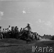 Lata 60., Warszawa, Polska.
Zawody motocrossowe.
Fot. Marek Zürn, zbiory Fundacji Ośrodka KARTA