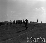 Lata 60., Warszawa, Polska.
Zawody motocrossowe.
Fot. Marek Zürn, zbiory Fundacji Ośrodka KARTA