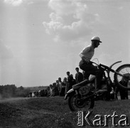 Lata 60., Warszawa, Polska.
Zawody motocrossowe.
Fot. Marek Zürn, zbiory Fundacji Ośrodka KARTA