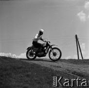 Lata 60., Warszawa, Polska.
Zawody motocrossowe.
Fot. Marek Zürn, zbiory Fundacji Ośrodka KARTA