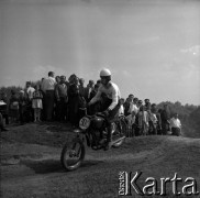 Lata 60., Warszawa, Polska.
Zawody motocrossowe.
Fot. Marek Zürn, zbiory Fundacji Ośrodka KARTA