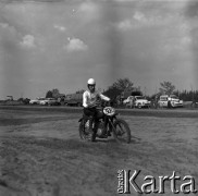 Lata 60., Warszawa, Polska.
Zawody motocrossowe.
Fot. Marek Zürn, zbiory Fundacji Ośrodka KARTA