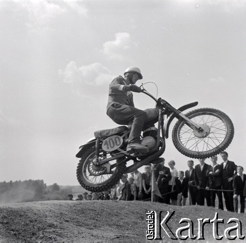 Lata 60., Warszawa, Polska.
Zawody motocrossowe.
Fot. Marek Zürn, zbiory Fundacji Ośrodka KARTA