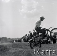 Lata 60., Warszawa, Polska.
Zawody motocrossowe.
Fot. Marek Zürn, zbiory Fundacji Ośrodka KARTA