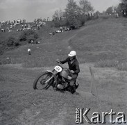 Lata 60., Warszawa, Polska.
Zawody motocrossowe.
Fot. Marek Zürn, zbiory Fundacji Ośrodka KARTA