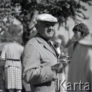 Lata 60., Warszawa, Polska.
Targowisko na ulicy Marymonckiej.
Fot. Marek Zürn, zbiory Fundacji Ośrodka KARTA