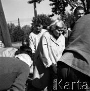Lata 60., Warszawa, Polska.
Targowisko na ulicy Marymonckiej.
Fot. Marek Zürn, zbiory Fundacji Ośrodka KARTA