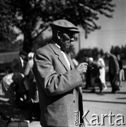 Lata 60., Warszawa, Polska.
Targowisko na ulicy Marymonckiej.
Fot. Marek Zürn, zbiory Fundacji Ośrodka KARTA