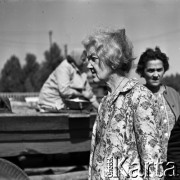Lata 60., Warszawa, Polska.
Targowisko na ulicy Marymonckiej.
Fot. Marek Zürn, zbiory Fundacji Ośrodka KARTA
