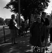 Lata 60., Warszawa, Polska.
Targowisko na ulicy Marymonckiej.
Fot. Marek Zürn, zbiory Fundacji Ośrodka KARTA