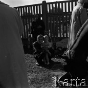 Lata 60., Warszawa, Polska.
Targowisko na ulicy Marymonckiej.
Fot. Marek Zürn, zbiory Fundacji Ośrodka KARTA