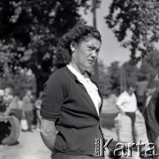 Lata 60., Warszawa, Polska.
Targowisko na ulicy Marymonckiej.
Fot. Marek Zürn, zbiory Fundacji Ośrodka KARTA