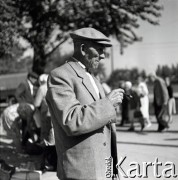 Lata 60., Warszawa, Polska.
Targowisko na ulicy Marymonckiej.
Fot. Marek Zürn, zbiory Fundacji Ośrodka KARTA