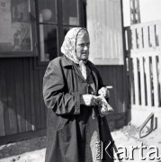 Lata 60., Warszawa, Polska.
Targowisko na ulicy Marymonckiej.
Fot. Marek Zürn, zbiory Fundacji Ośrodka KARTA