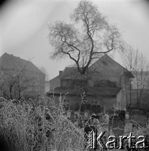 Lata 60., Kraków, Polska.
Remuh - cmentarz żydowski na krakowskim Kazimierzu.
Fot. Marek Zürn, zbiory Fundacji Ośrodka KARTA